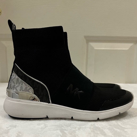 Michael Kors Sterling Bootie, Size 7, Black/Silver - Picture 2 of 15